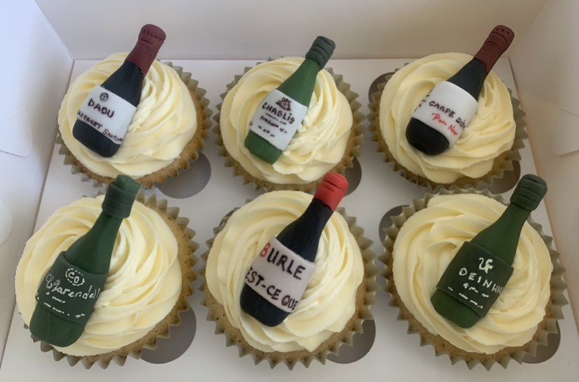 poppyscupcakes's tweet photo. Cheers everyone…
Vanilla cupcakes topped with handmade fondant wine bottles
Tel: 07824 705364 or DM
#firsttmaster #cupcakes #london #Shopindie #EarlyBiz https://t.co/QSXBb5mHwW