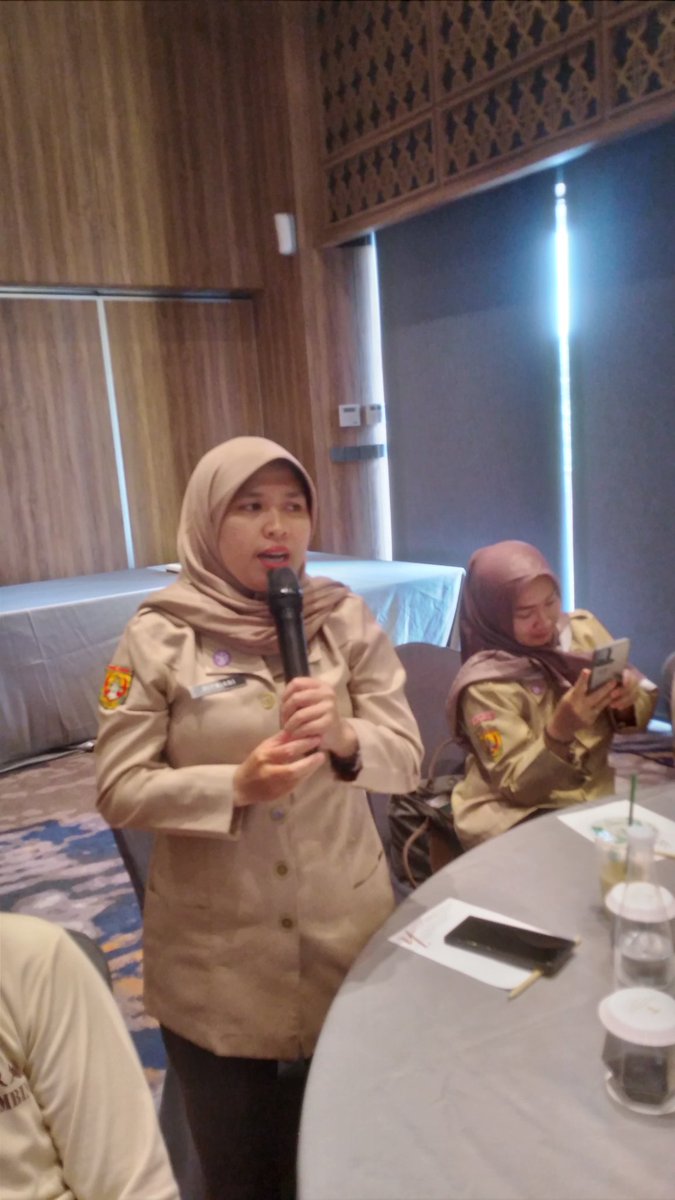 Kita merasakan beratnya  mengajar saat Covid-19. Tidak semua orangtua paham  pendidikan jarak jauh. Alat dan koneksi internet terbatas. Semoga program nanti bermanfaat bagi peningkatan literasi digital dan pendidikan di Pangandaran-Fitriani, guru SD 4.