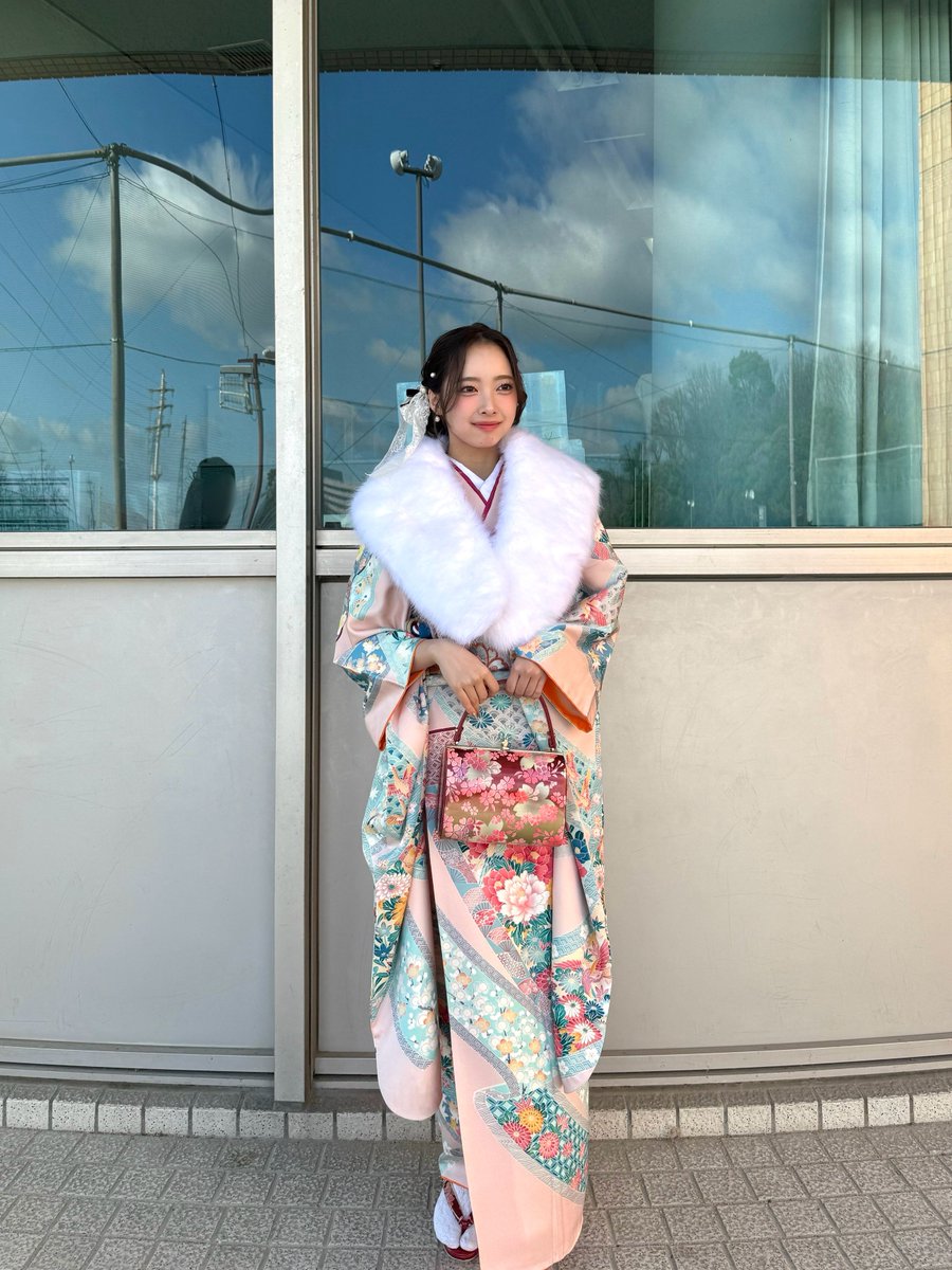 official_myera's tweet photo. ✉️ ₊˚⊹ 𝙆𝙤𝙩𝙤

成人式 ⋆˖ ࣪⭑

地元に帰ってお世話になった先生方に会えて幸せな日でした

⁦#Mellowmail_Koto⁩⁩🐰🎀 https://t.co/D4wjh71rVG