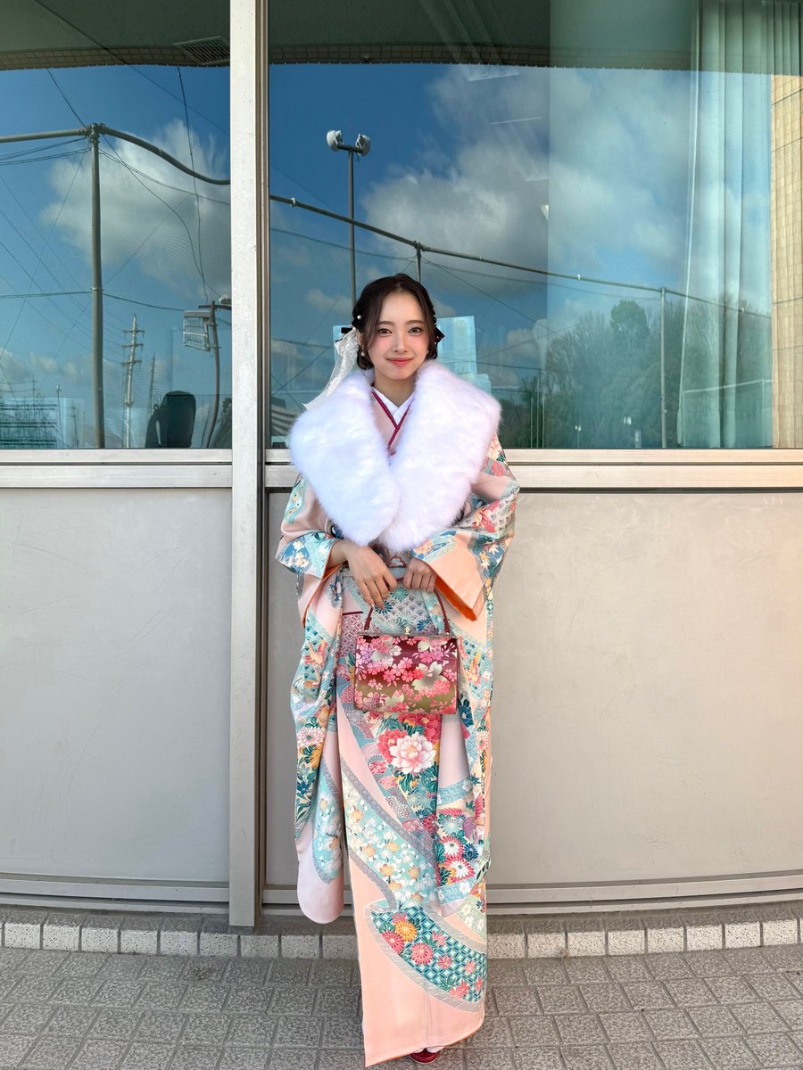official_myera's tweet photo. ✉️ ₊˚⊹ 𝙆𝙤𝙩𝙤

成人式 ⋆˖ ࣪⭑

地元に帰ってお世話になった先生方に会えて幸せな日でした

⁦#Mellowmail_Koto⁩⁩🐰🎀 https://t.co/D4wjh71rVG