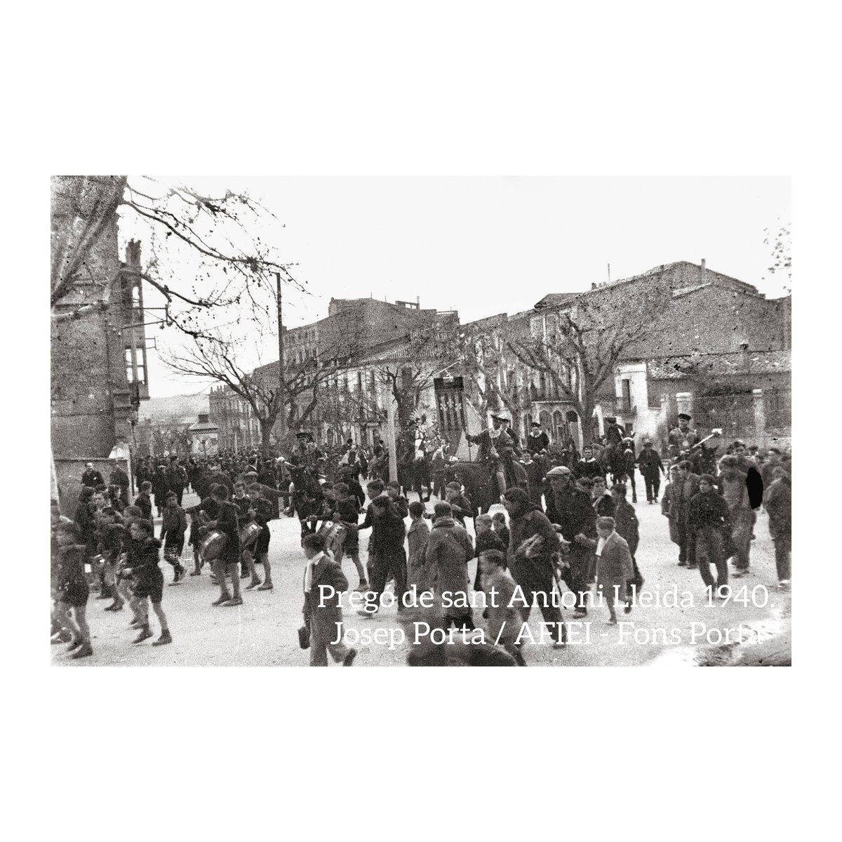 pauplanapares's tweet photo. Aquest divendres, dia 17, farem cap a Gràcia, a la 3a edició de la Nit de Sant Antoni, la vetllada literària de la Cultura Popular al CAT. Hi presentarem "Lleida. Festes i tradicions"  @efados.

Web del llibre 👉🏽 https://t.co/6LMPAkHUOO https://t.co/7AJ8rRwin6
