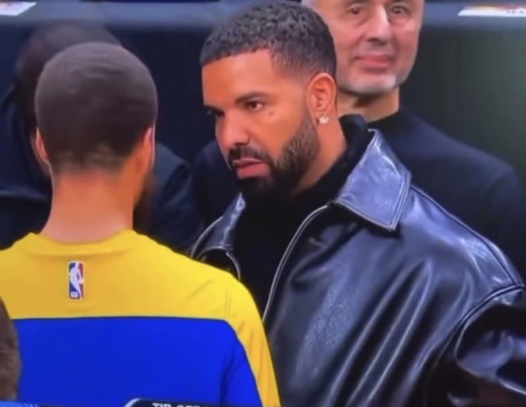 shiestynurse's tweet photo. Yo Drake lowkey look like a light skin Denzel From Training day 😂. Lets go! https://t.co/L67R1Mz2ia