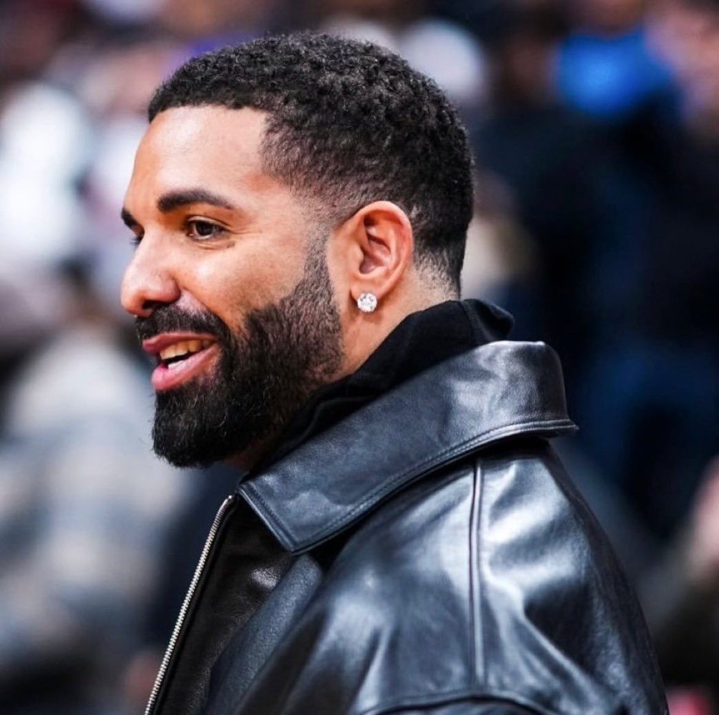 shiestynurse's tweet photo. Yo Drake lowkey look like a light skin Denzel From Training day 😂. Lets go! https://t.co/L67R1Mz2ia