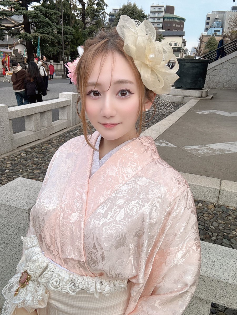 aym__queen's tweet photo. あけましておめでとう🐍🤍

今年は年女です🐍🤍

皆んな仲良くしてねー🤍✨ https://t.co/wCPJ8YH6qg