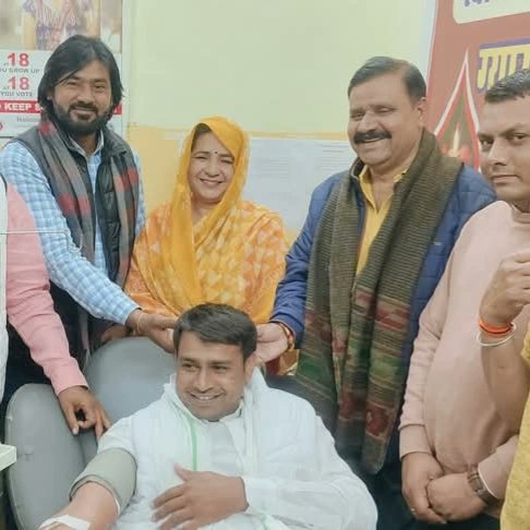DevKasanaInc's tweet photo. कोटपूतली के कल्याणपुरा खुर्द गांव मे स्व.श्रीमती धूमली देवी जी की पुण्यतिथि के अवसर पर आयोजित स्वैच्छिक रक्तदान शिविर एवं रक्तदाता सम्मान समारोह में उपस्थित हुआ ।इस दौरान सभी रक्तदाताओं का हौसला बढ़ाया और श्रद्धांजलि अर्पित की। @SachinPilot 
@ManishYadavIn https://t.co/lfnlznO6kt