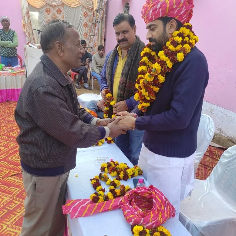 DevKasanaInc's tweet photo. कोटपूतली के कल्याणपुरा खुर्द गांव मे स्व.श्रीमती धूमली देवी जी की पुण्यतिथि के अवसर पर आयोजित स्वैच्छिक रक्तदान शिविर एवं रक्तदाता सम्मान समारोह में उपस्थित हुआ ।इस दौरान सभी रक्तदाताओं का हौसला बढ़ाया और श्रद्धांजलि अर्पित की। @SachinPilot 
@ManishYadavIn https://t.co/lfnlznO6kt