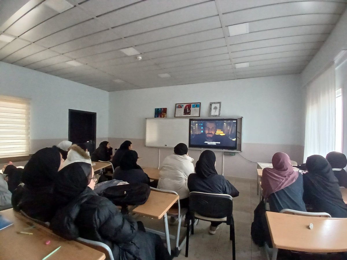 Film Okumaları

11-B Sınıfı ile 
"Snowpiercer ( Kar Küreyici )"
Filmini izleyerek 
'Filimlerle Din Sosyolojisi' Kitabından faydalanarak değerlendirmesi gerçekleştirildi.