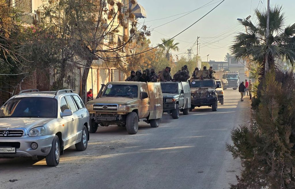 إلى  المواطنين في مدينة دوما 
الرجاء تسليم السلاح لإدارة الأمن العام في مدينة دوما في مقرها بأمن الدولة سابقاً خلال مدة اقصاها 48 ساعه والا ستعرض نفسك للاعتقال فما زال لدينا الكثير من الأهداف ومازلنا نستقبل المعلومات عن مرتكبي الجرائم والسرقات ومستحوزي السلاح ومطلقي النيران