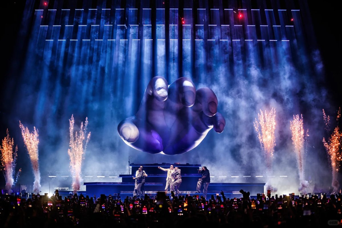 fuyiinflatable's tweet image. Stage decor inflatable hands vivid inflatable air sculpture #hand #inflatable #airdesign #airsculpture