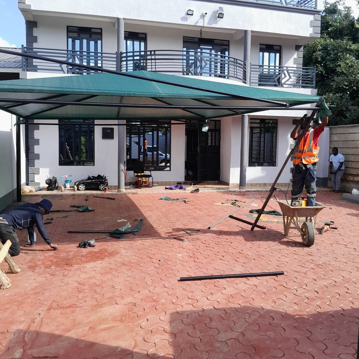 gitobu_moses's tweet photo. Make sure you car maintains that brand new look car parking shade call0726649622 https://t.co/ViJsnGjEpT