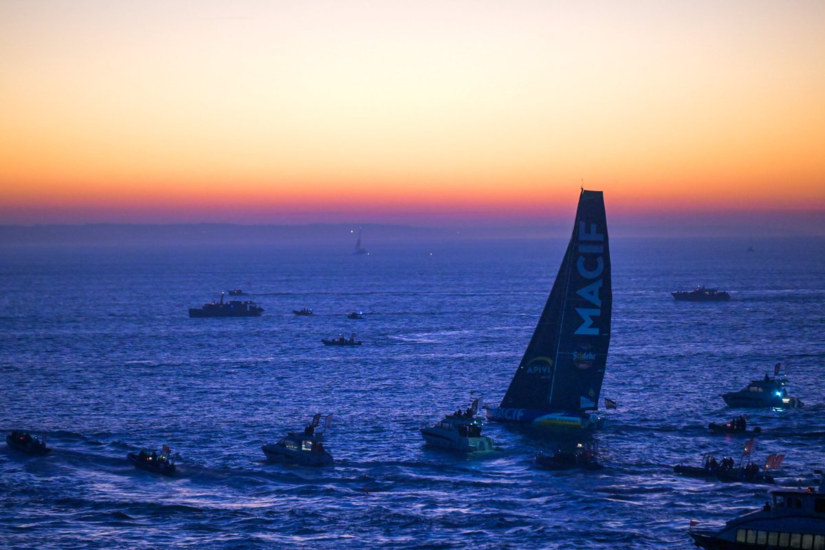 VendeeGlobeENG's tweet photo. Wonderful images of Charlie Dalin's finish! 😍 https://t.co/E5tV7bbbme