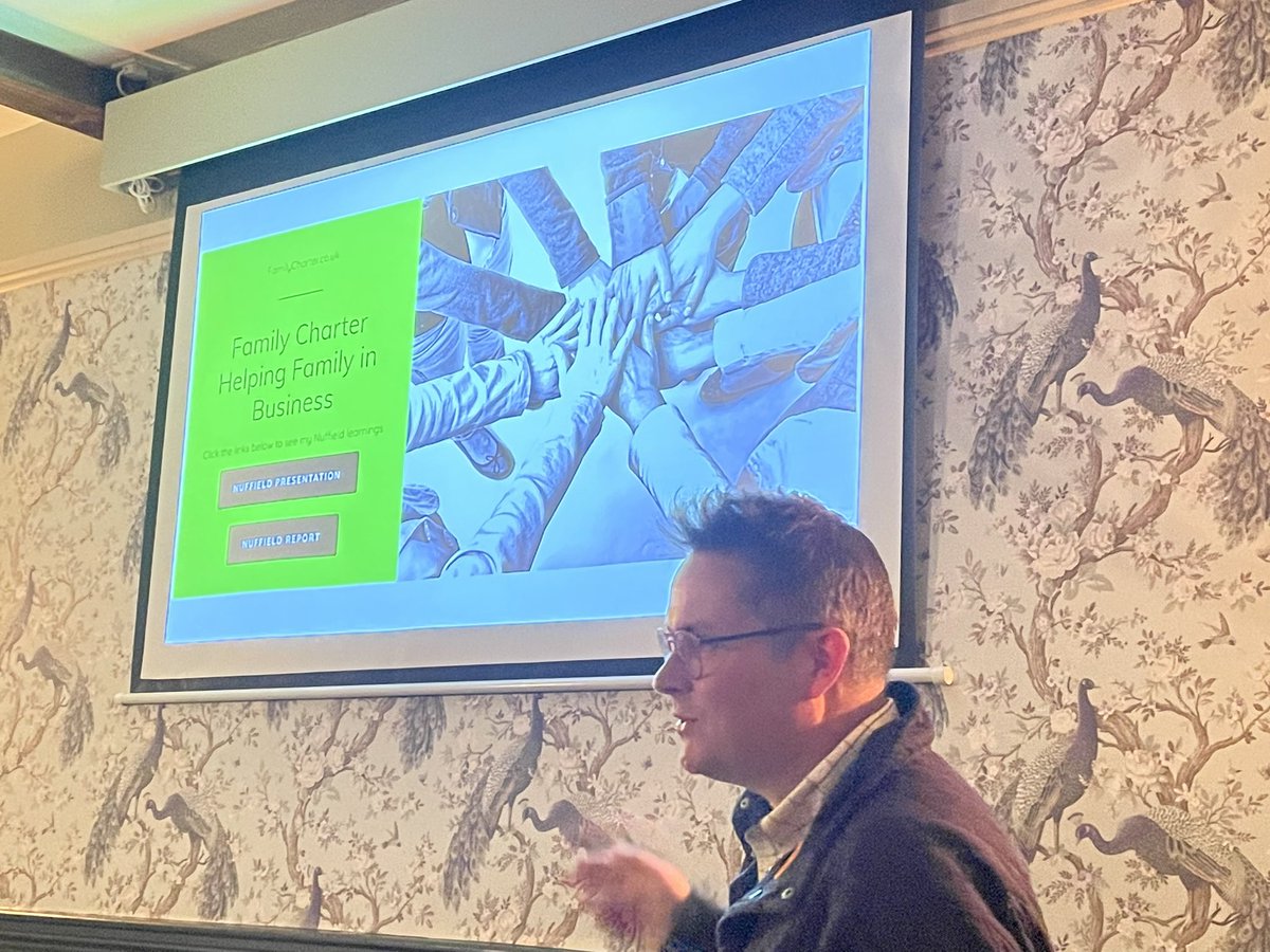 #kads with <a href="/NuffieldFarming/">Nuffield Farming</a> <a href="/redhousefarms/">Peter Craven🚜🇬🇧🦋🐝🐞</a> last night on a formula for family business success, fascinating evening ,we  need to talk more than ever ,