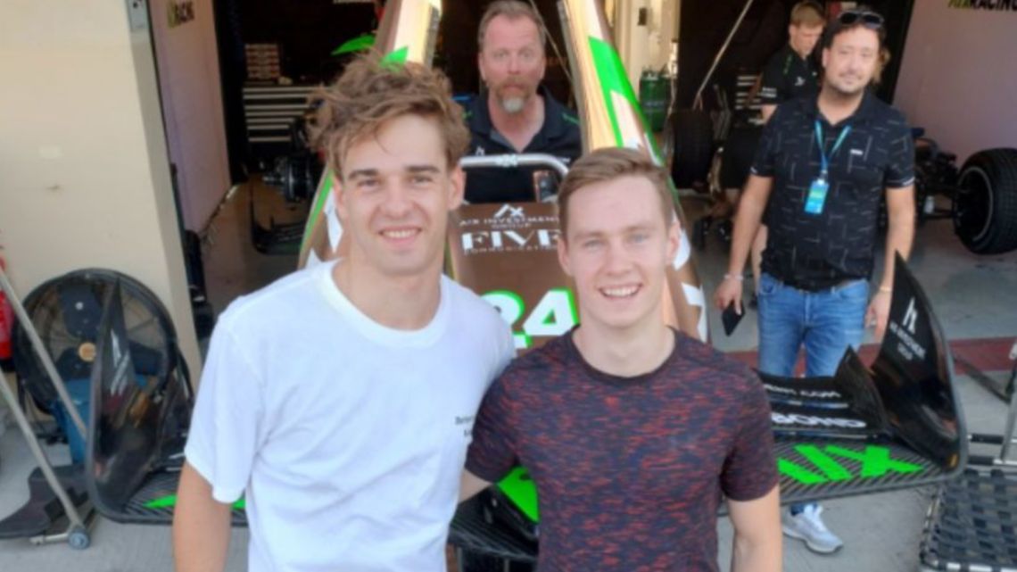 FormuMix's tweet photo. VAMOS CON TODO !!! 🇦🇷🇦🇷🇦🇷
No paramos hasta verlo en #F2 !!!
A darle al hashtag !!!

#NicoVarroneAF2  | Crea tu propio Twitt

Escuderías que tienen una butaca disponible aún:

@RodinMotorsport
@AIX_Racing
@ARTGP
@VARmotorsport https://t.co/1m7waZ1htS