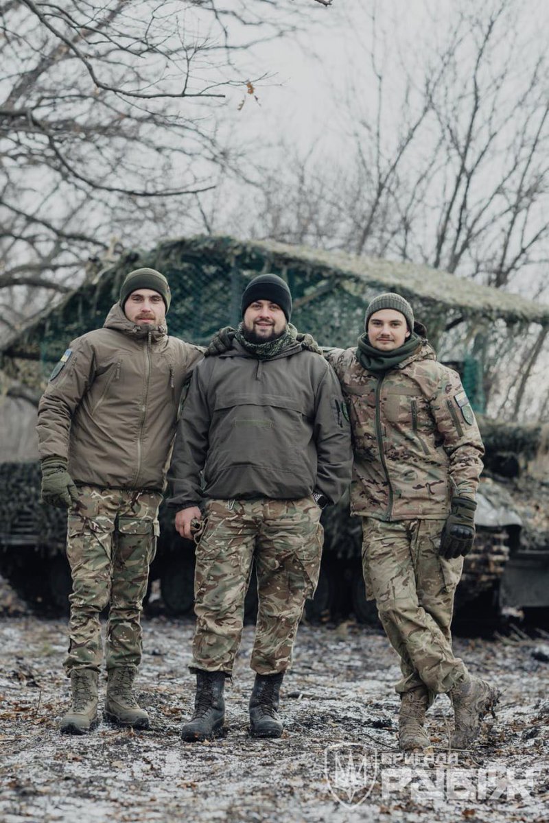 DefenceU's tweet photo. Ukrainian tankers wish you a great Tuesday! 
🇺🇦🇺🇦🇺🇦

📷: Rubizh Brigade https://t.co/6bX57xgsoQ