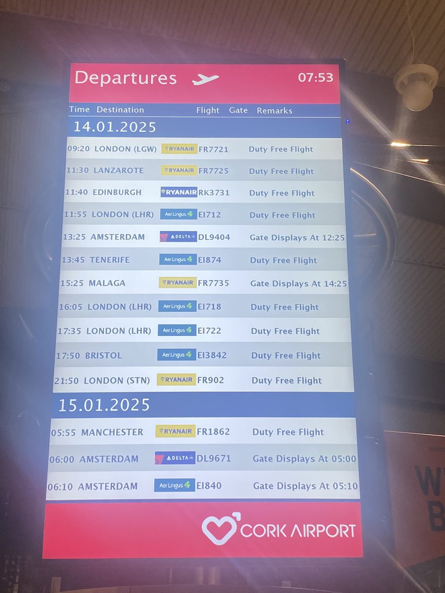 TimRing3's tweet photo. First trip of 2025 to see the Hammers and our new Gaffer. Hopefully we get a result 🤞⚒⚒ @WestHam #irons #WHUFC #irishhammers ☘️☘️⚒⚒ https://t.co/yWb9o5OeHf