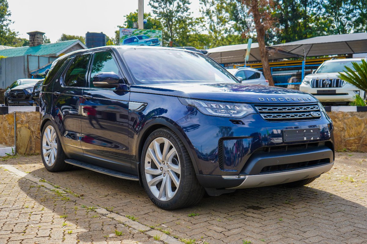 DriversMartKe's tweet photo. A Land Rover will always make a statement, and these 2017 models (HSE Spec) we have in stock are no exception. For💰Ksh 9.3 million, you get an SUV that’s not only luxurious but also off-road capable. What's your choice between Byron Blue Metallic and Loire Blue Metallic? https://t.co/fB6a4L8cKZ
