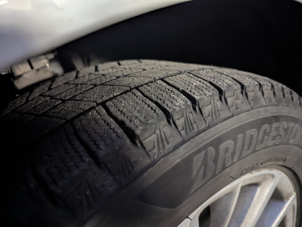 Ryuz_baller's tweet photo. BMW 640GT直6スープラエンジンの四駆！50万くらいだったら欲しい人います？スタッドレスがVRX3バリ溝、夏タイヤセット付で機関良好、前後ボコってます（）内装は綺麗そう。 https://t.co/WQqRbuJHLL