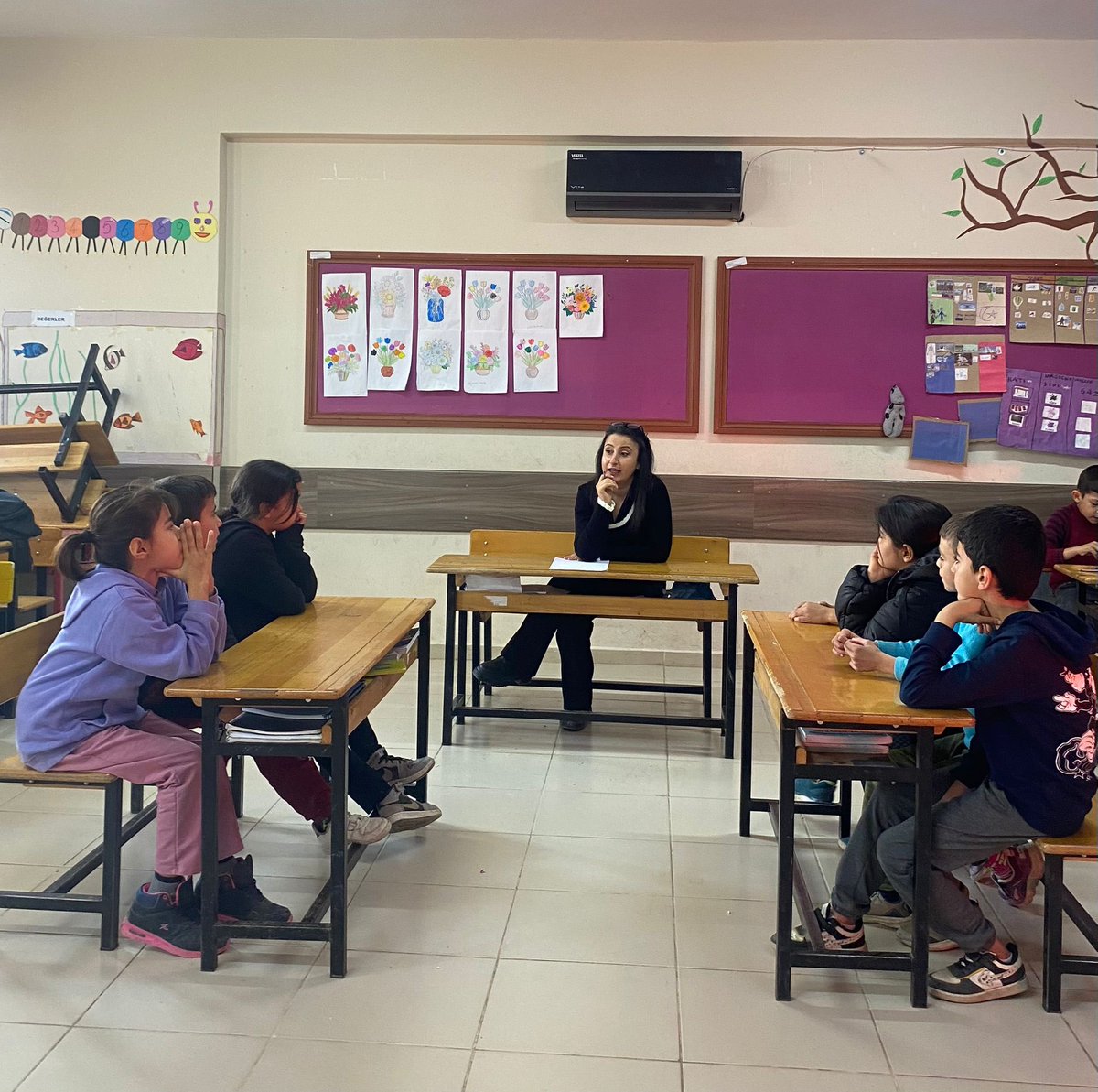 3/A sınıfı öğrencilerimiz dönem sonu faaliyet etkinlikleri kapsamında hitabet oyunlarından münazara yaptılar. <a href="/Tutilcemem/">Tut İlçe Milli Eğitim Müdürlüğü</a> <a href="/adiyamanmem/">Adıyaman İl Millî Eğitim Müdürlüğü</a>