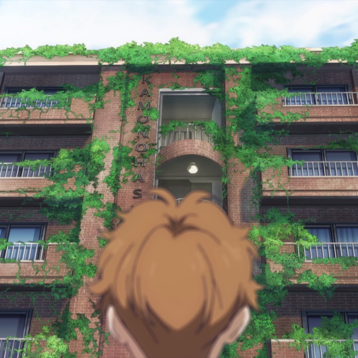 atilash31's tweet image. รีวิว คาโมโนะฮาชิรอน

พระเอกเรื่องนี้เกิดมาในตระกูลผู้ดีเก่า เป็นคนรวย เป็นเจ้าของแมนชั่นใหญ่โตใจกลางโตเกียว มีรถขับ ได้รับการศึกษาจากลอนดอน แต่นิสัยเป็นคนติดดิน (ดินที่เป็นดินจริงๆ)