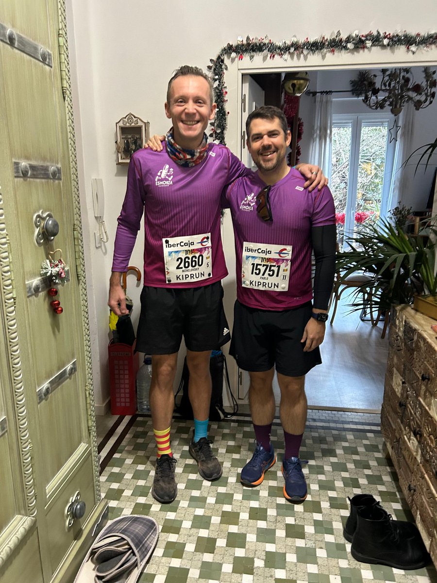 esmorzarunners's tweet photo. Empezamos y carreras del 2025!!! @10KValencia Hoy con más animación que corredores pero dándolo todo en la carrera y en el almuerzo! 🥖🍻🤪 https://t.co/I11AQWZCb6