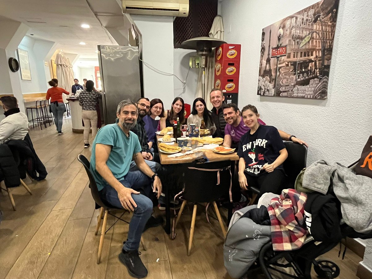 esmorzarunners's tweet photo. Empezamos y carreras del 2025!!! @10KValencia Hoy con más animación que corredores pero dándolo todo en la carrera y en el almuerzo! 🥖🍻🤪 https://t.co/I11AQWZCb6