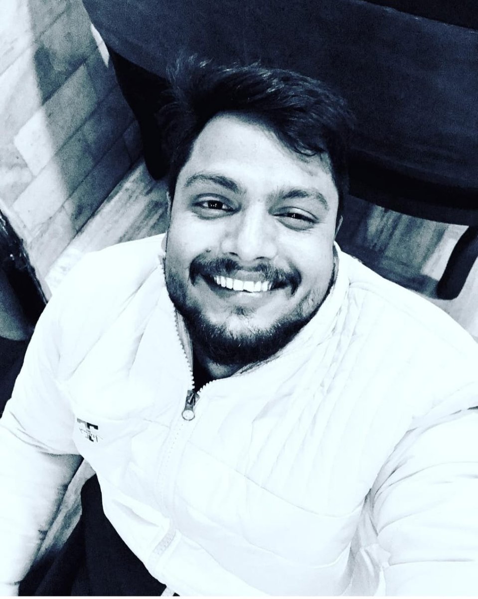 RealNitinMishra's tweet photo. ठंडा मौसम हल्की बारिश,हांथ में उसका हांथ था | 
चार कदम हम साथ चले थे,आंख खुली तो ख्वाब था || https://t.co/50nNSax5Td
