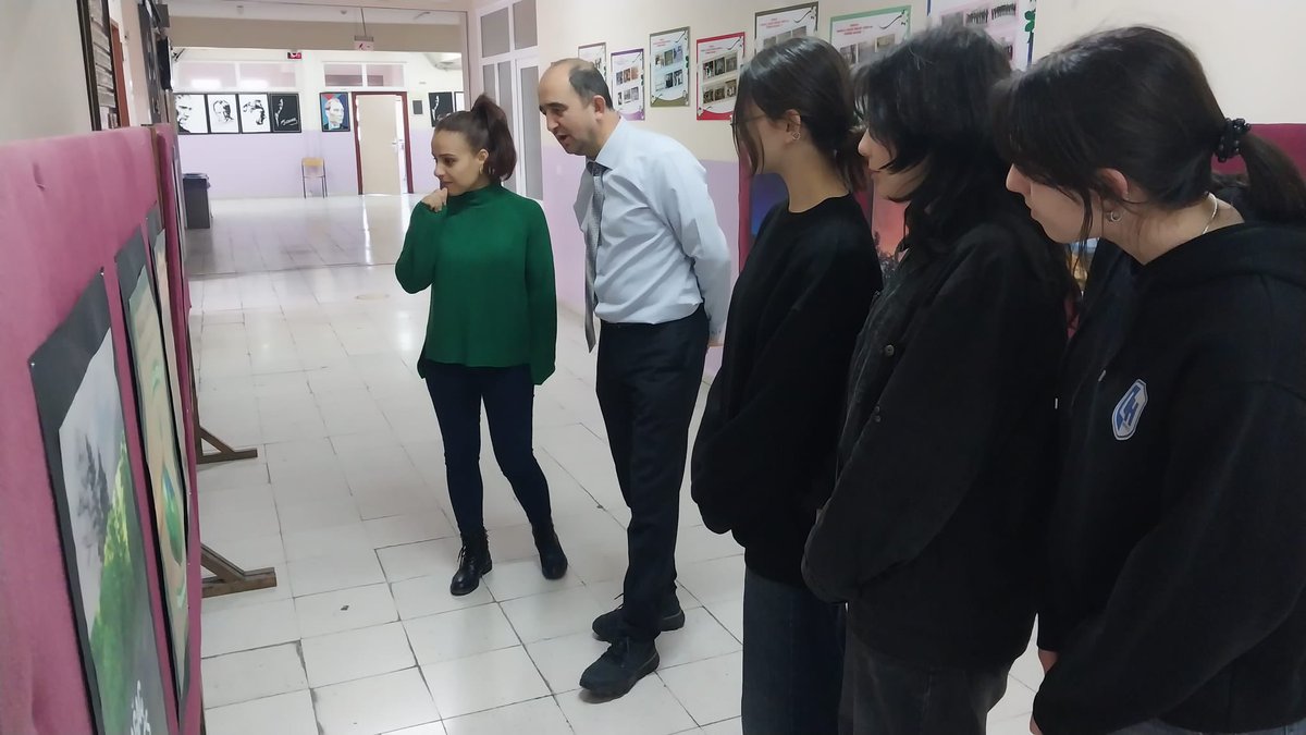 LokmanMtal's tweet photo. Okulumuzda dönem sonu etkinlikleri kapsamında Görsel Sanatlar ve Grafik Fotoğraf öğretmenleri tarafından sergi etkinliği yapıldı. https://t.co/52LURYfY6p