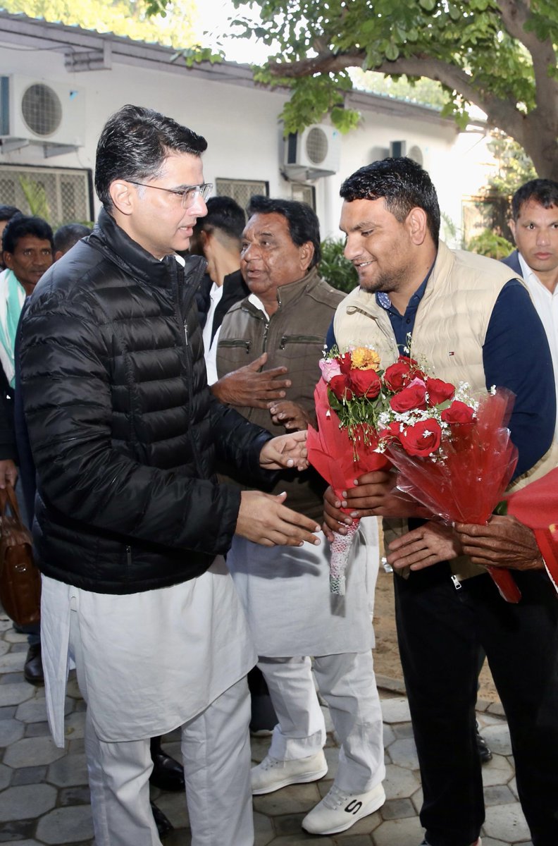 YogeshSaradhana's tweet photo. आज जयपुर में आदरणीय श्री @SachinPilot जी से मुलाक़ात की https://t.co/XkuNO4Crrn