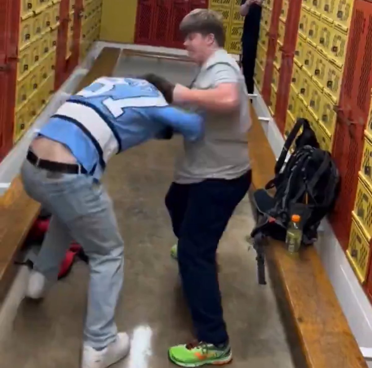 AugusteEl's tweet photo. @FightMate Wearing a hockey jersey and getting beat like a hockey player is the best part. 😂 https://t.co/xjSIEFuT7P