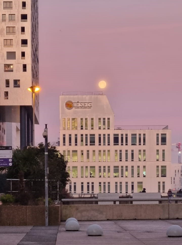 The full moon is watching over our Paris campus this morning. #pleinelune #FullMoon 🌕✨