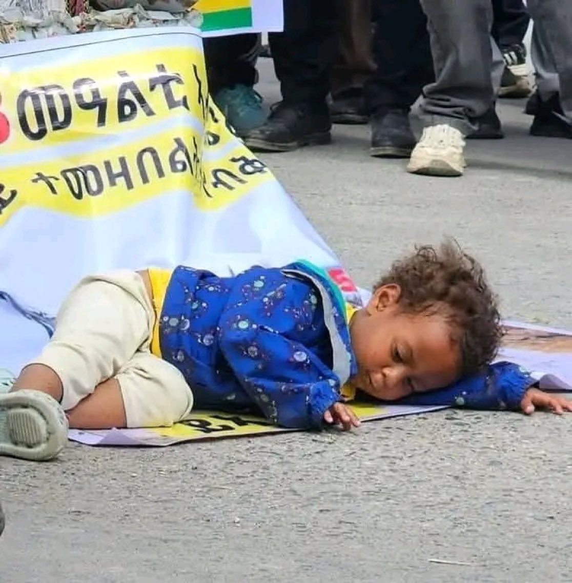 HadguAbel14760's tweet photo. Feature: "I lost my babies due to 
hunger"-a mother in Abiy Addi #IDPs camp, #ReturnTigrayIDPsHome.
@MikeHammerUSA @UNHumanRights
@EUSR_Weber @UN @UNWatch @cnnbrk @AJENews @BBCNews
@UN_HRC @UNICEF @reda_getachew
@StateDept @DavidAltonHL 
#UpholdPretoriaAgreement https://t.co/YlCf5ysPQv