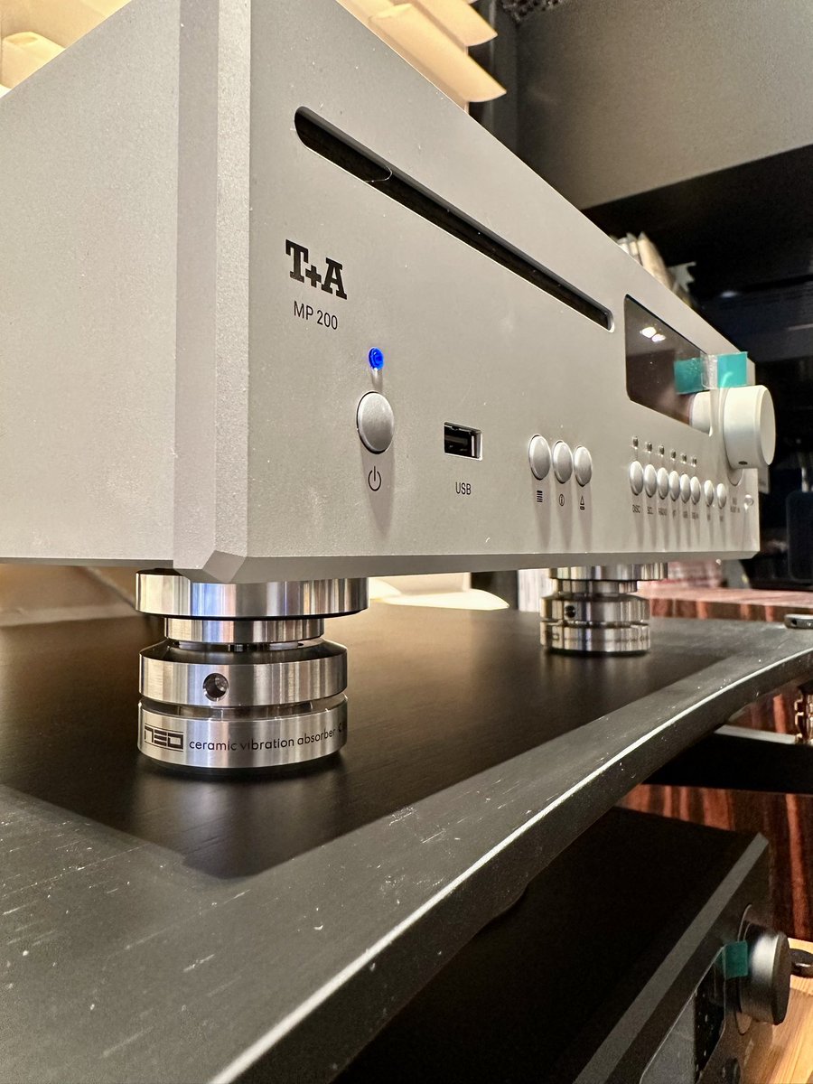 AudioVenue's tweet photo. Elevating T+A MP200 using NEO Ceradiscs  vibration control at its very best.
.
#taelektroakustik #tplusa #tanda #mp200 #cdtransport #streamingtransport #neo #neoceradisc #ceradisc45 #neohighend .
.
@neohighend . https://t.co/mEpwr3Z9gJ