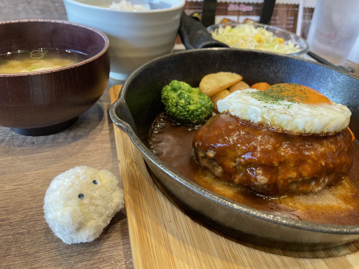 pote_house's tweet photo. 昨日ぽてさんとハンバーグ食べに行ったよ〜(◜ᴗ◝ )
すごく人が多かったけど美味しかったね_( ˙꒳​˙_🥕)
 #ぽてはうす https://t.co/bqtdaCnAvc