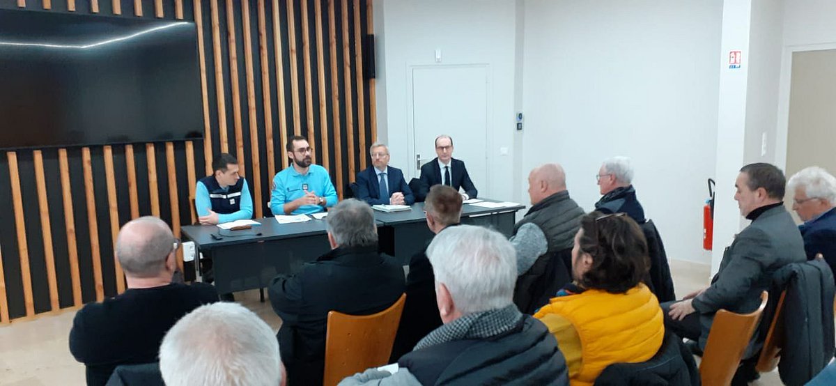 Prefecture42's tweet photo. #endirect | Plan d'action départemental de restauration de la sécurité au quotidien (PADRSQ) à #Sorbiers pour les communes de @SteMetropole situées en zone @Gendarmerie_042, présidé par Dominique Schuffenecker, secrétaire général de la préfecture. https://t.co/SJRoWIoOil