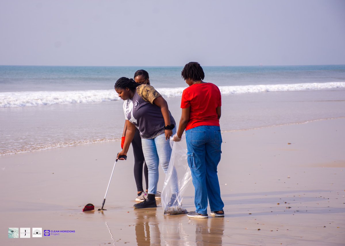 giveeduu's tweet photo. It's Giving Tuesday! 
Let's throw back to our first beach clean-up last Saturday💙

Support our projects by sending your donations to:
Merchant ID: 567263
Number: 0530508058
Name: Global Innovative Vocational Education LBG

#givelovetriangle #giveeduu #cleanhorizonsprojects https://t.co/2VBdMu2Rh1