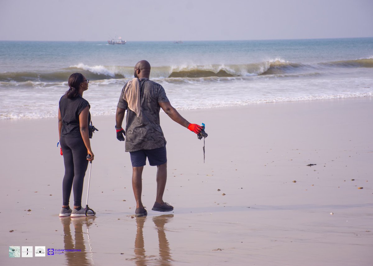 giveeduu's tweet photo. It's Giving Tuesday! 
Let's throw back to our first beach clean-up last Saturday💙

Support our projects by sending your donations to:
Merchant ID: 567263
Number: 0530508058
Name: Global Innovative Vocational Education LBG

#givelovetriangle #giveeduu #cleanhorizonsprojects https://t.co/2VBdMu2Rh1