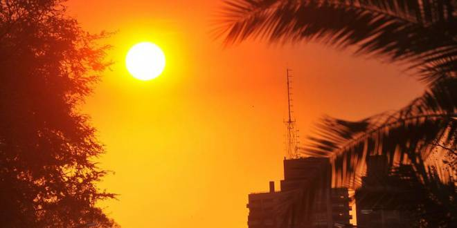 ▶️DESESPERANTE | ​​​​​​​​​​​​😖

Usuarios de transporte público sufren el intenso calor sin paradas adecuadas y con buses que cobran pasaje diferencial con el aire acondicionado descompuesto.😡

Personas con hipertensión y otras enfermedades son las más afectadas por las altas