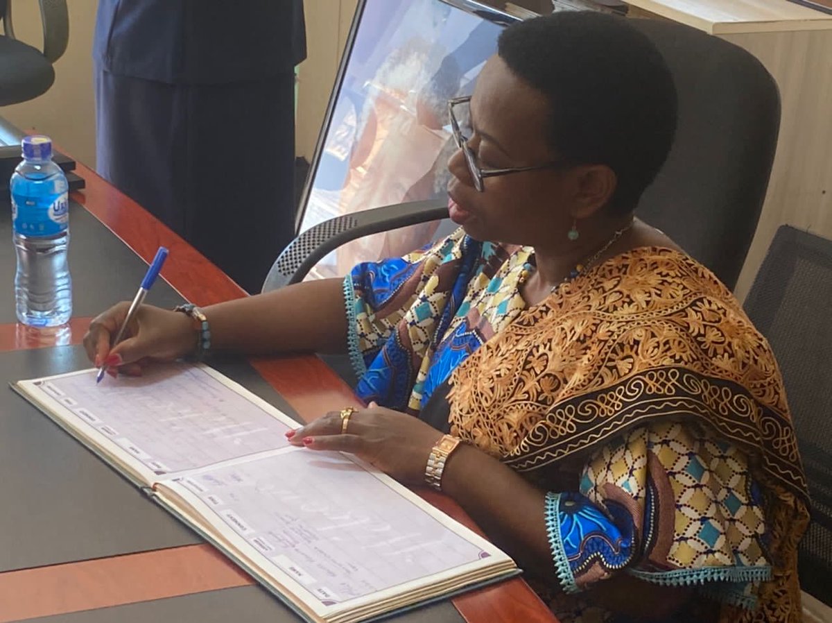 PAWOCHAPTER's tweet photo. It's with great pleasure to  host the current Deputy Chairperson African Union HE.Monique Nsanzabaganwa and HE Commissioner for Trade African Union  at PAWO Secretariat Uganda Bukoto on the 12th of Jan 2025 .
Great thanks to the PAWO Secretary General RT.HON DR GRACE KABAYO . https://t.co/fdxFJgNEBw