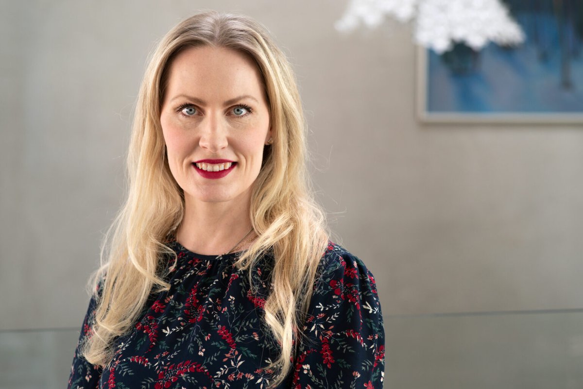 Apuraha ei riitä elämiseen. Apurahojen tulisi olla normaali osa tulonmuodostusta, eikä mitään työelämästä irrallista köyhäinavustusta, toteaa <a href="/K_Huovila/">Karoliina Huovila</a>  
teme.fi/fi/apuraha-ei-…