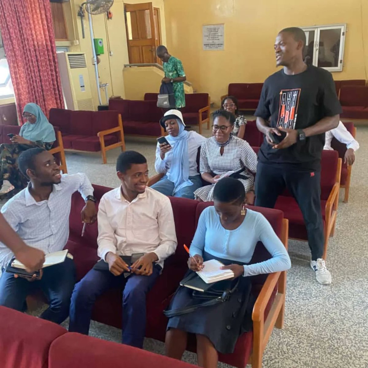 crih_ibadan's tweet photo. Was great seeing the journal club heads and assistants for this tenure. Particularly loved how eager and inquisitive they all were. Well done, guys. Exciting achievements awaits!
#research #teamwork #Innovations #CollaborativeGrowth https://t.co/BP6bE4fqab