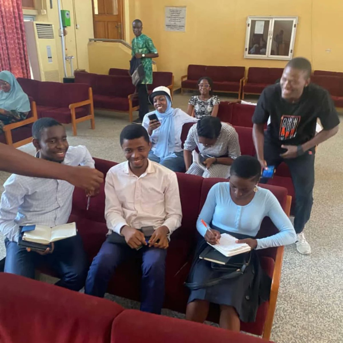crih_ibadan's tweet photo. Was great seeing the journal club heads and assistants for this tenure. Particularly loved how eager and inquisitive they all were. Well done, guys. Exciting achievements awaits!
#research #teamwork #Innovations #CollaborativeGrowth https://t.co/BP6bE4fqab