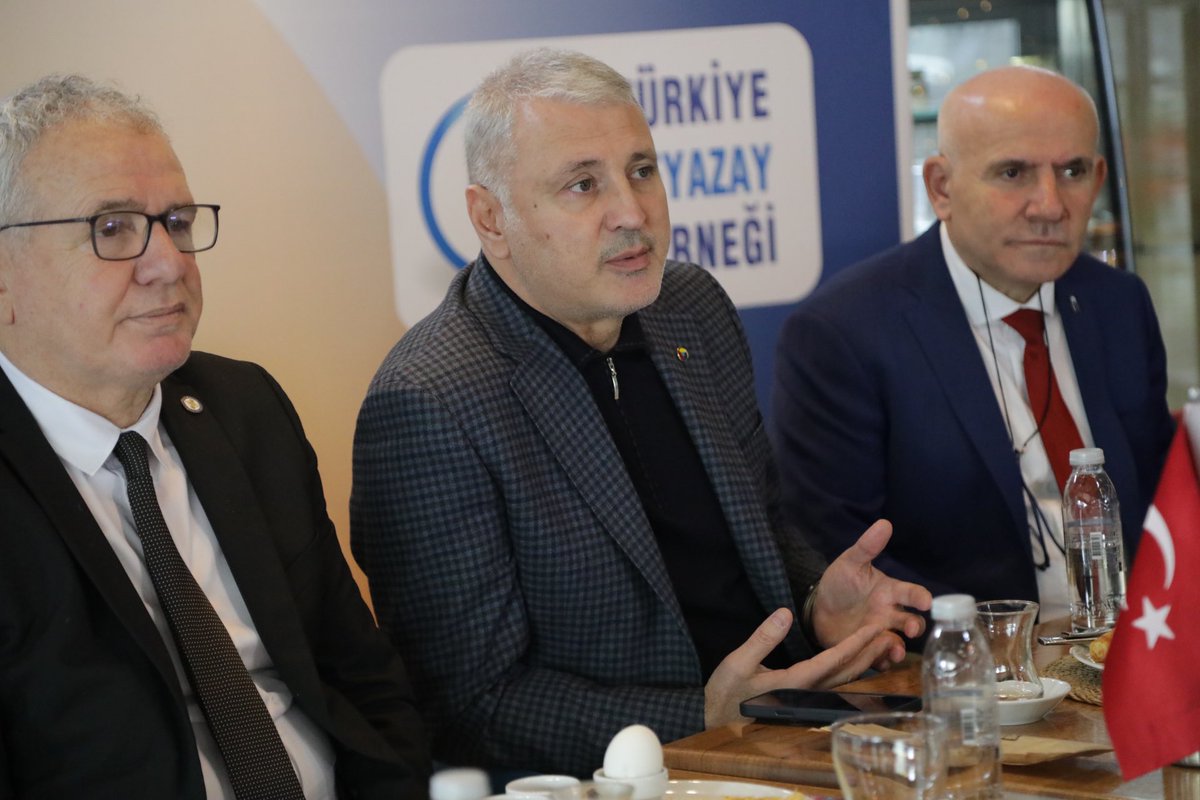 akgunaltug1's tweet photo. Özel Gereksinimli Bireylerde Sağlık-İstihdam-Eğitimde Niteliklerin Artırılması ve Rehabilitasyon Merkezlerinin Rolü konusunda Sakarya buluşmamızı Sakarya Büyükşehir Belediyesi “Engelsiz Kafe”de gerçekleştirdik. 

Odamız 15. Meslek Komitesi’nin organizasyonuyla gerçekleşen toplantıda üyelerimizin özel gereksinimli bireylere yönelik eğitim faaliyetlerinde yaşadıkları zorlukları istişare ederek çözüm önerilerini değerlendirdik, taleplerini not aldık. 

Özel gereksinimli bireylerin adil ve kapsayıcı eğitim almaları toplum yararınadır. Rehabilitasyon hizmeti veren üyelerimiz bu konuda  büyük bir yükü sırtlanmaktadır. Faaliyetlerini daha verimli yürütmeleri ve iyi eğitim vermeleri için sıkıntılarının çözümüne yönelik girişimlerimizi sürdüreceğiz.