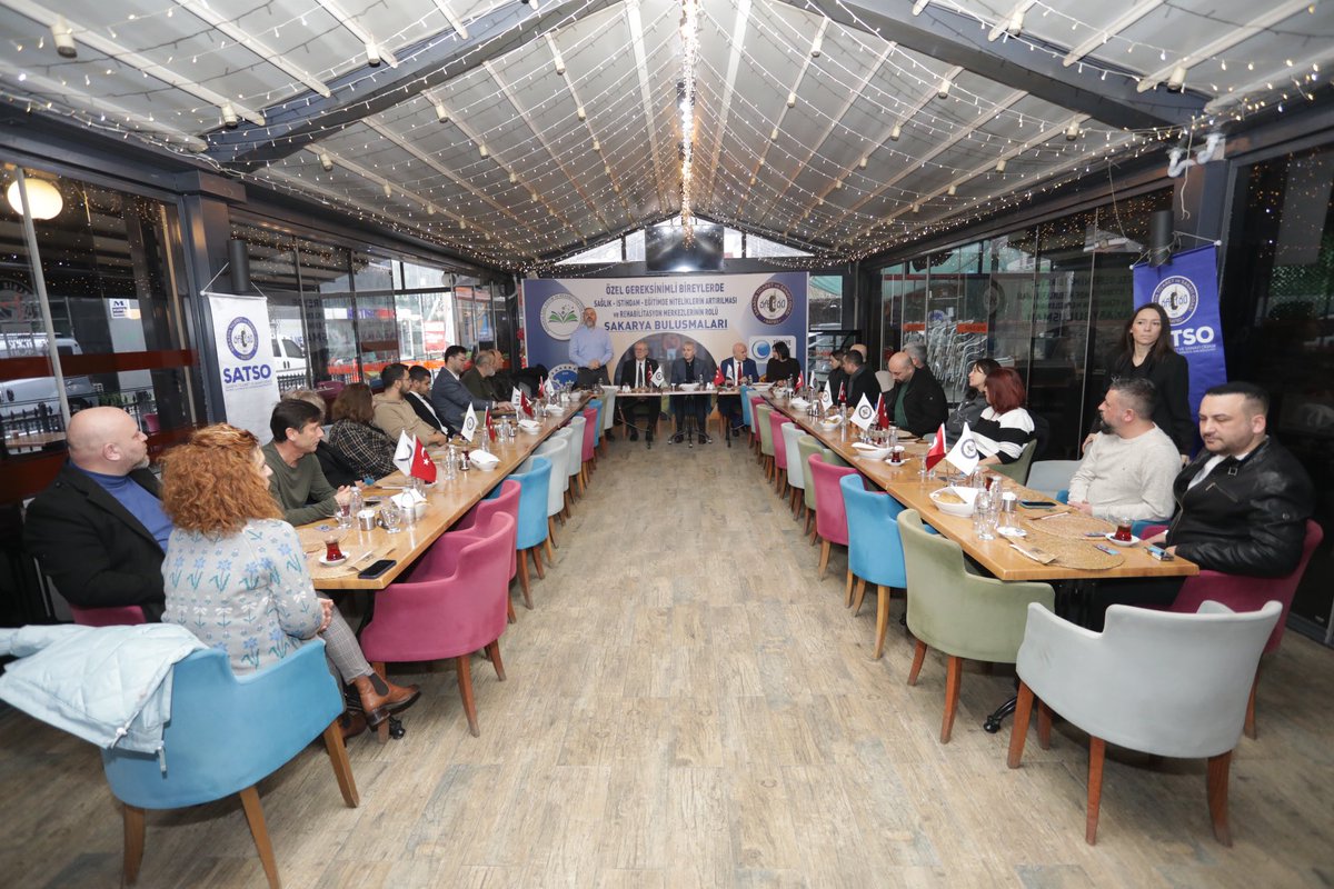 akgunaltug1's tweet photo. Özel Gereksinimli Bireylerde Sağlık-İstihdam-Eğitimde Niteliklerin Artırılması ve Rehabilitasyon Merkezlerinin Rolü konusunda Sakarya buluşmamızı Sakarya Büyükşehir Belediyesi “Engelsiz Kafe”de gerçekleştirdik. 

Odamız 15. Meslek Komitesi’nin organizasyonuyla gerçekleşen toplantıda üyelerimizin özel gereksinimli bireylere yönelik eğitim faaliyetlerinde yaşadıkları zorlukları istişare ederek çözüm önerilerini değerlendirdik, taleplerini not aldık. 

Özel gereksinimli bireylerin adil ve kapsayıcı eğitim almaları toplum yararınadır. Rehabilitasyon hizmeti veren üyelerimiz bu konuda  büyük bir yükü sırtlanmaktadır. Faaliyetlerini daha verimli yürütmeleri ve iyi eğitim vermeleri için sıkıntılarının çözümüne yönelik girişimlerimizi sürdüreceğiz.