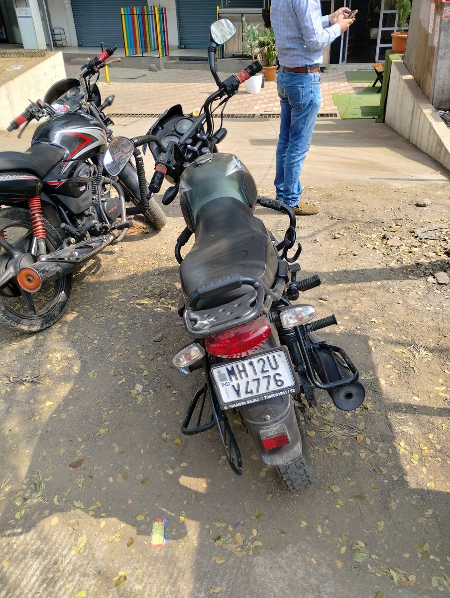 PUTTSSRI's tweet photo. @ShoneeKapoor Wrong parking like this is common in Pune with licensed fools not allowing people to reach clinics or get their basic needs..
Gera Emerald City Road, kharadi
Please take action and challan them appropriately
@DGPMaharashtra
@MaharashtraRTO https://t.co/DTO8BPNFbW