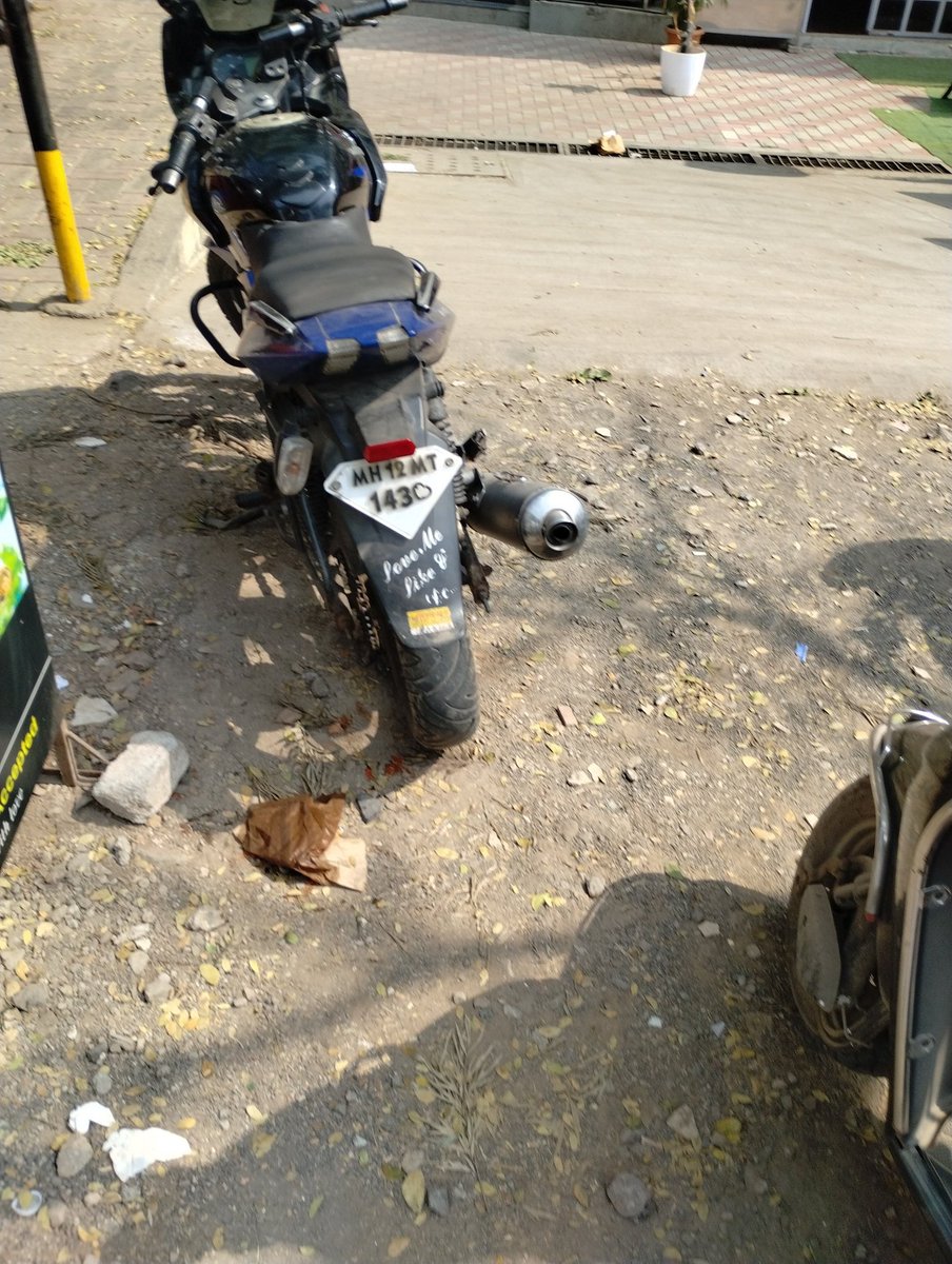 PUTTSSRI's tweet photo. @ShoneeKapoor Wrong parking like this is common in Pune with licensed fools not allowing people to reach clinics or get their basic needs..
Gera Emerald City Road, kharadi
Please take action and challan them appropriately
@DGPMaharashtra
@MaharashtraRTO https://t.co/DTO8BPNFbW