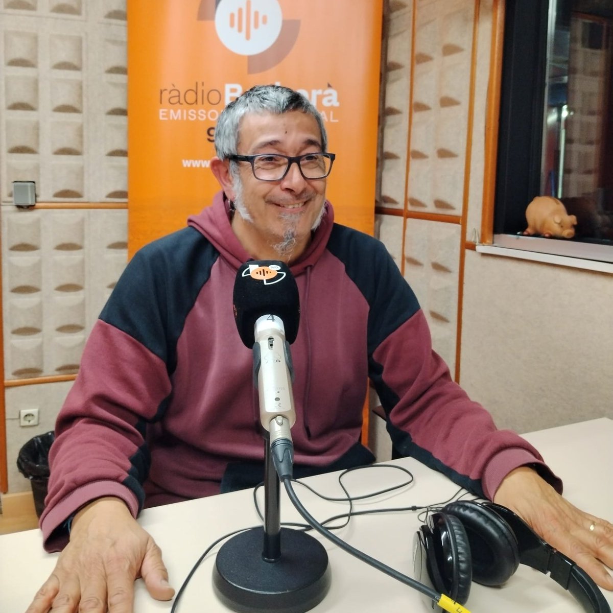 RadioBarbera981's tweet photo. El primer portaveu municipal que ens ha visitat aquest 2025 per comentar l'actualitat local és el Juan Pérez Jiménez de l'@eabCUP.

Entrevista ▶️ https://t.co/1cJC6bfCmG https://t.co/X6BzIwHlgC