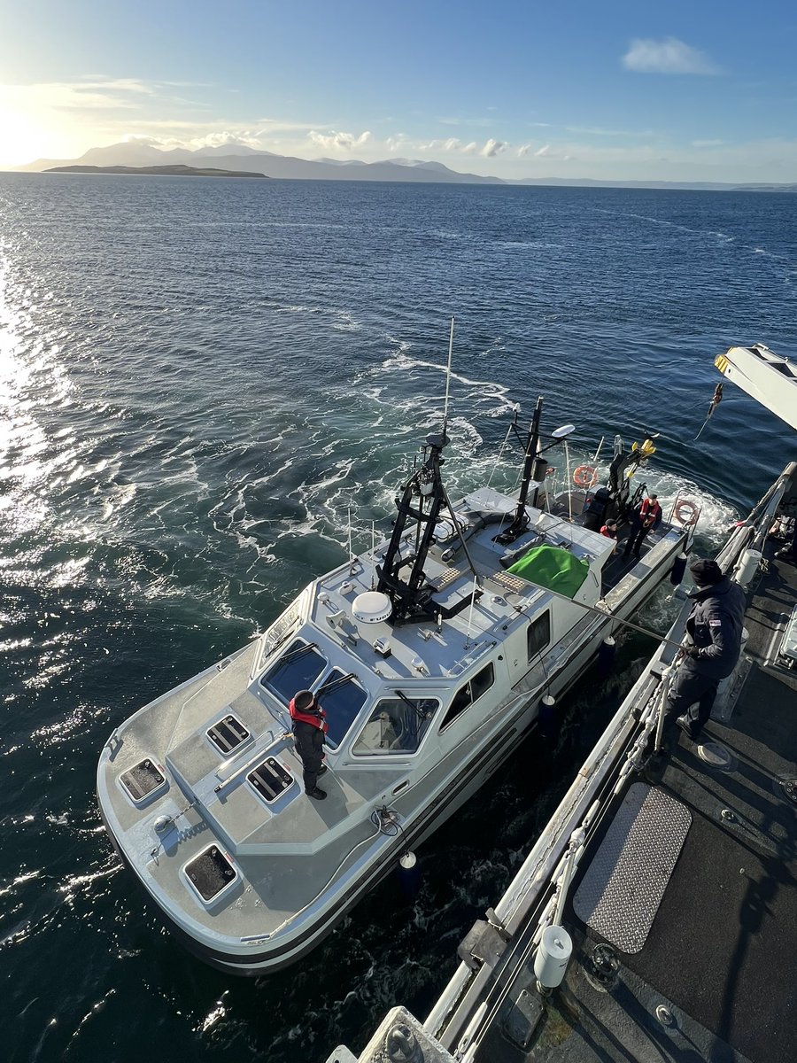 HMSCattistock's tweet photo. Operating in the Scottish Exercise Areas creates opportunities to integrate with our colleagues in @RN_MTXG, seen here with one of their Vahana workboats. It’s essential we operate together seamlessly to advance UK Mine Warfare.
#Seapower #OneNavy #SeabedWarfare https://t.co/Zyj9p1s2tq