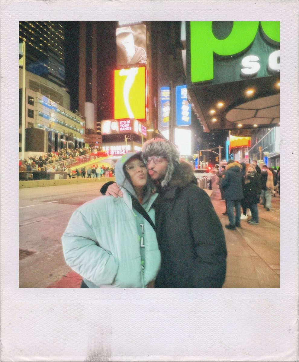 xovaleriaaaa's tweet photo. so real! my soulmate was across the country the entire time! 3 years &amp; counting!🏄🏽‍♀️🤍 https://t.co/Oi820NxM6K