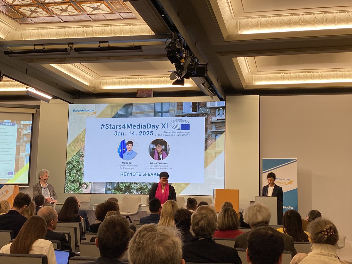 At #Stars4Media, Commissioner <a href="/MartaKosEU/">Marta Kos</a> gives passionate keynote on importance of independent #media &amp; highlights problems in digital sphere: #socialmedia prioritise the outrageous over the thoughtful; lies are simple and cheap to produce, unlike fact-based #journalism!