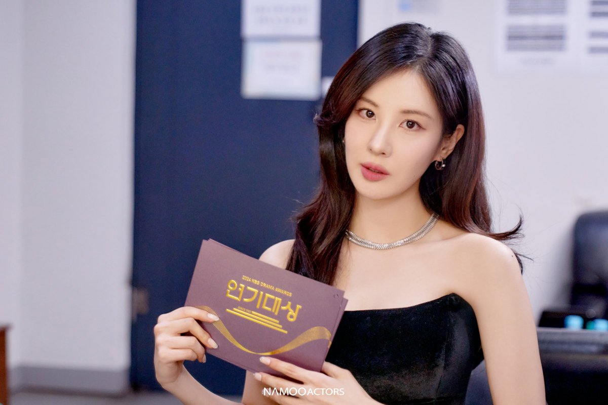 [#아낌없이주는나무]

연기도 잘하고, 노래도 잘하고, 얼굴도 잘하는데, MC까지 잘 보는 배우가 있다⁉️

🗣 서현 배우요🤭

서현 배우의 <2024 KBS 연기대상> 비하인드 컷 공개❤️

#서현 #2024KBS연기대상 #SEOHYUN #KBSDramaAwards #나무엑터스 #NAMOOCONTENTS